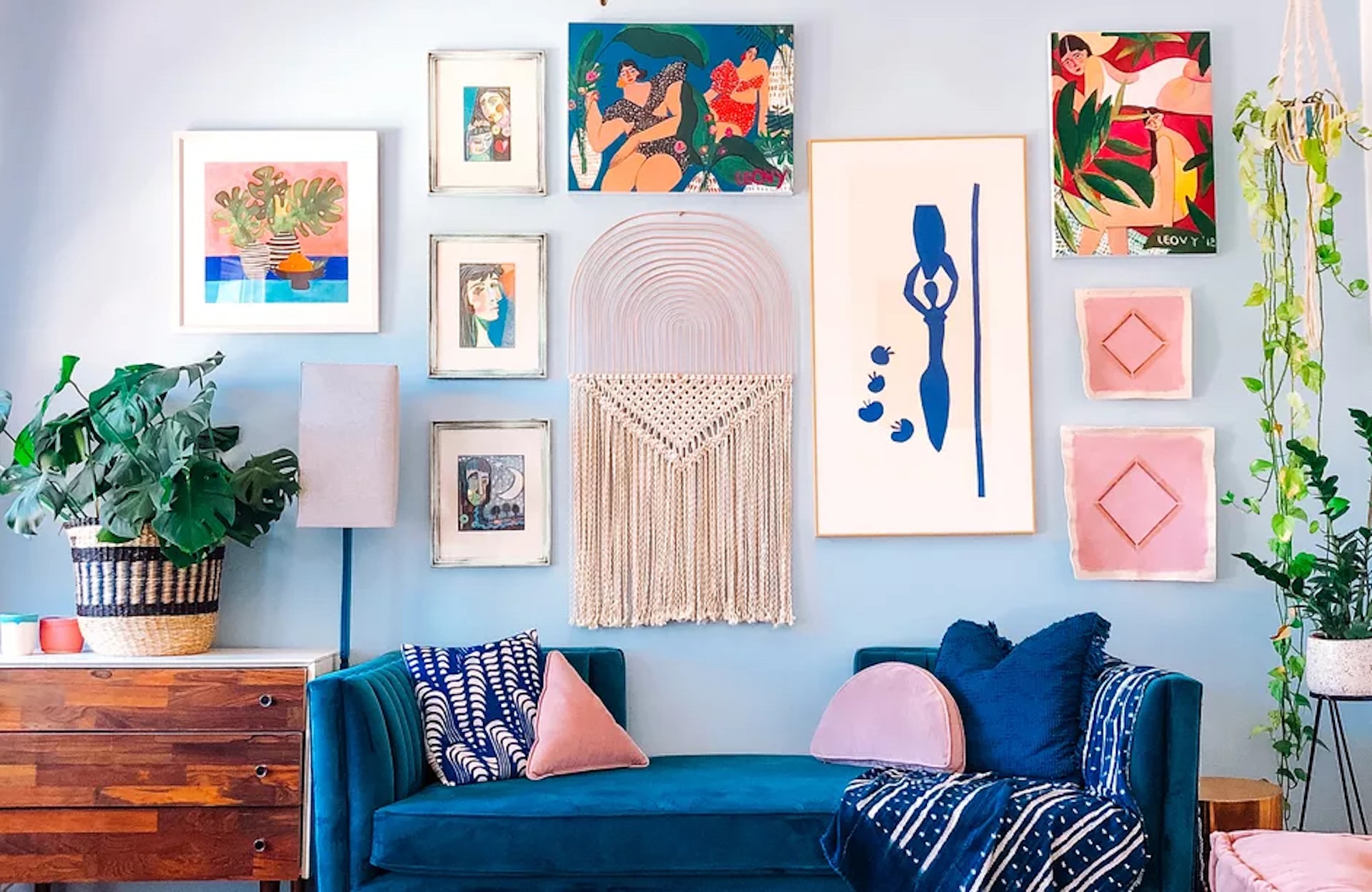 How To Make A Stunning Gallery Wall (Plus 15 Unique Themes)