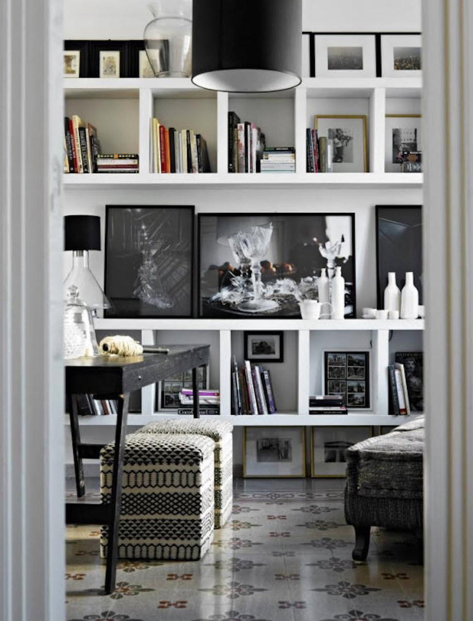 how to style a bookcase only black and white books