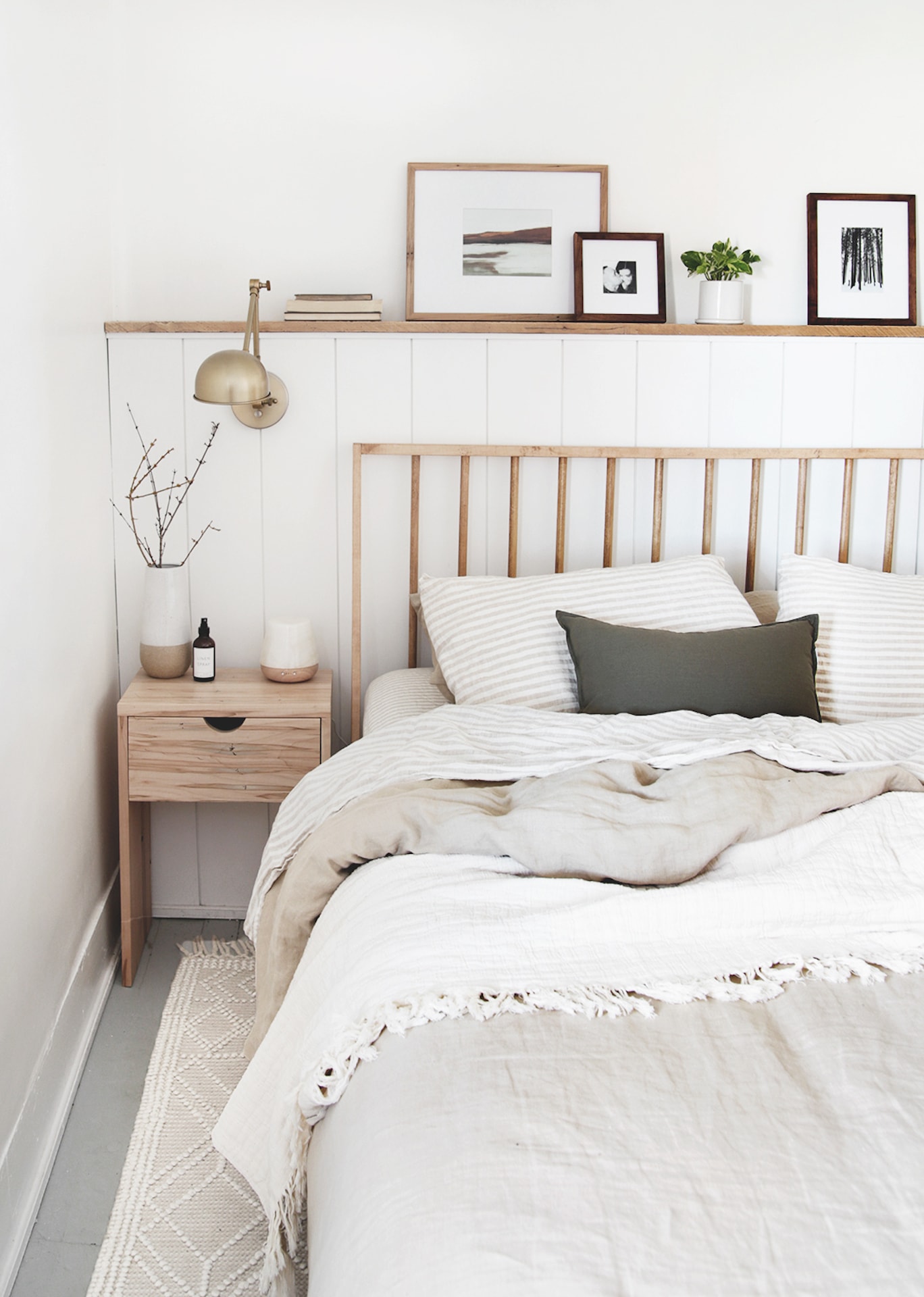 chic-small-bedroom-ideas_neutral-bedding