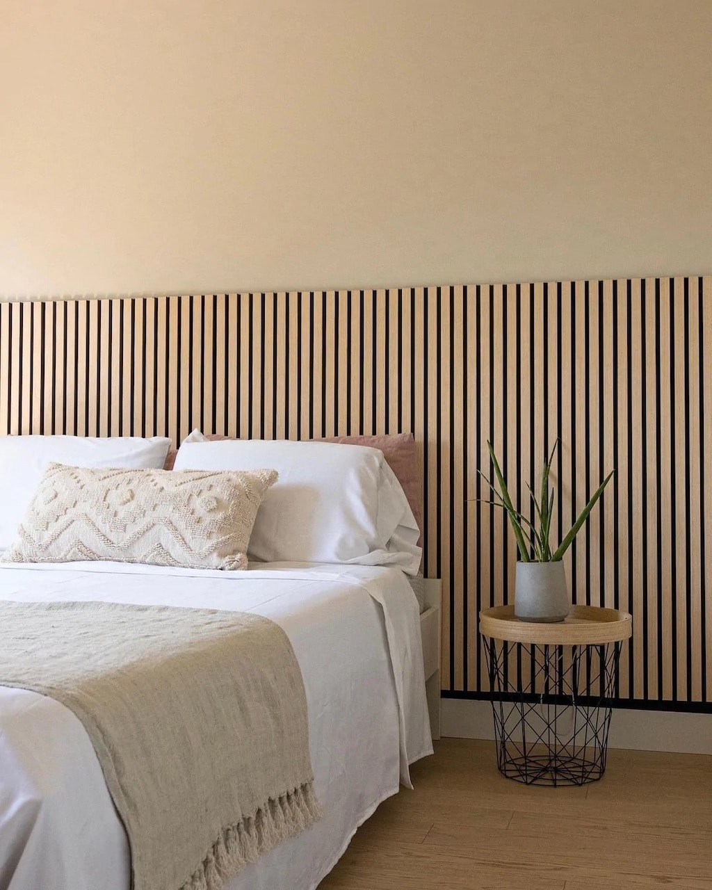 japandi design style bedroom wood panels