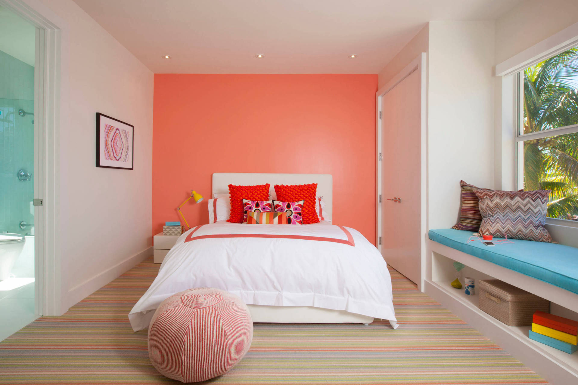 accent-wall-dos-donts_coral-bedroom-wall