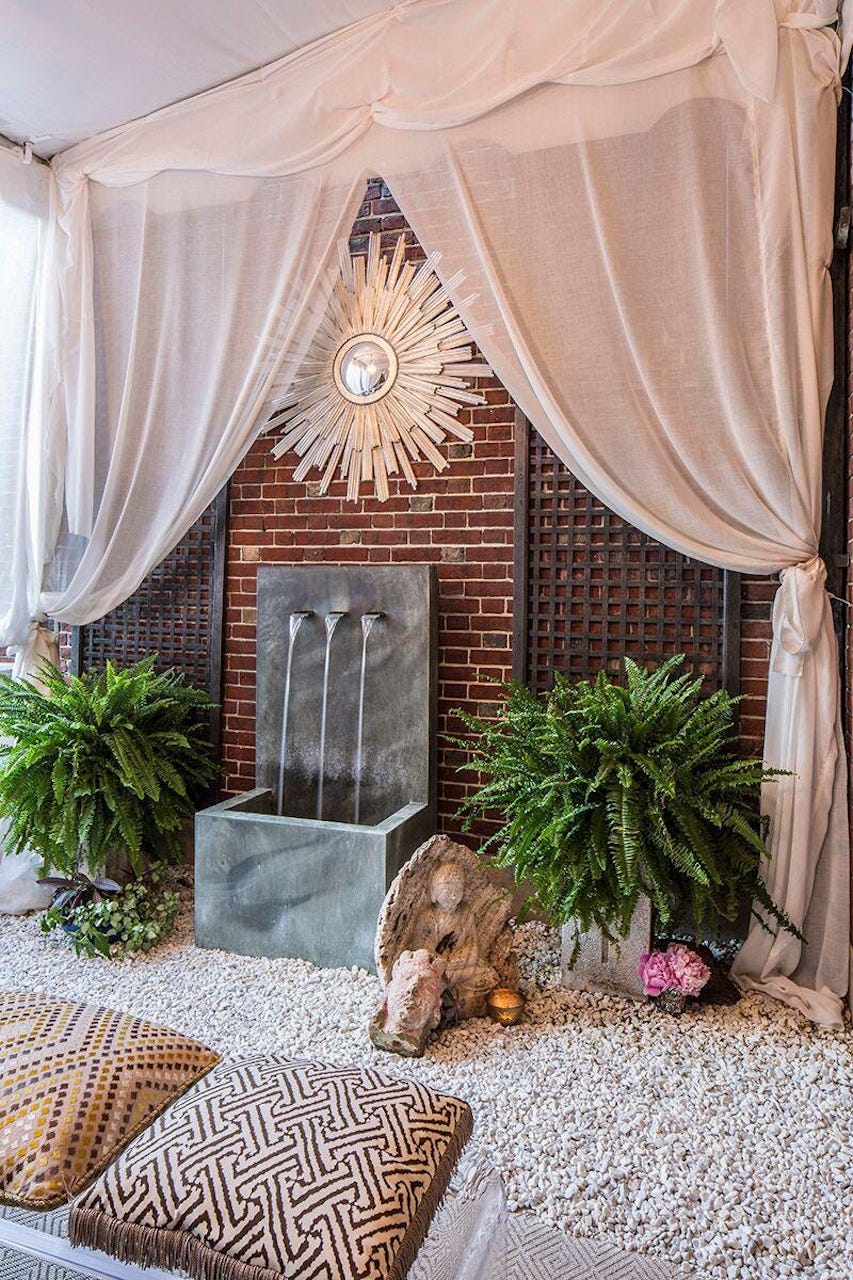 home-meditation-room-corner_fountain-curtains
