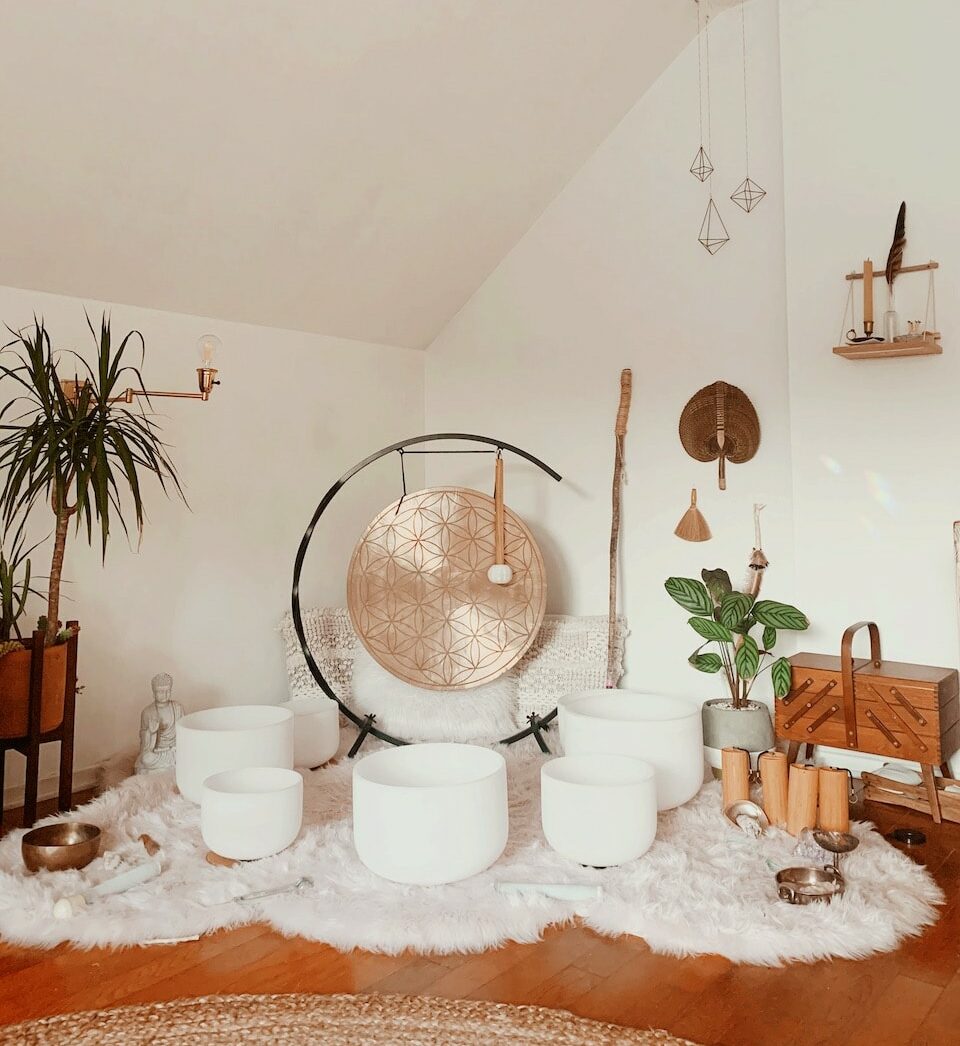 home-meditation-room-corner_gong-singing-bowls-sound-bath