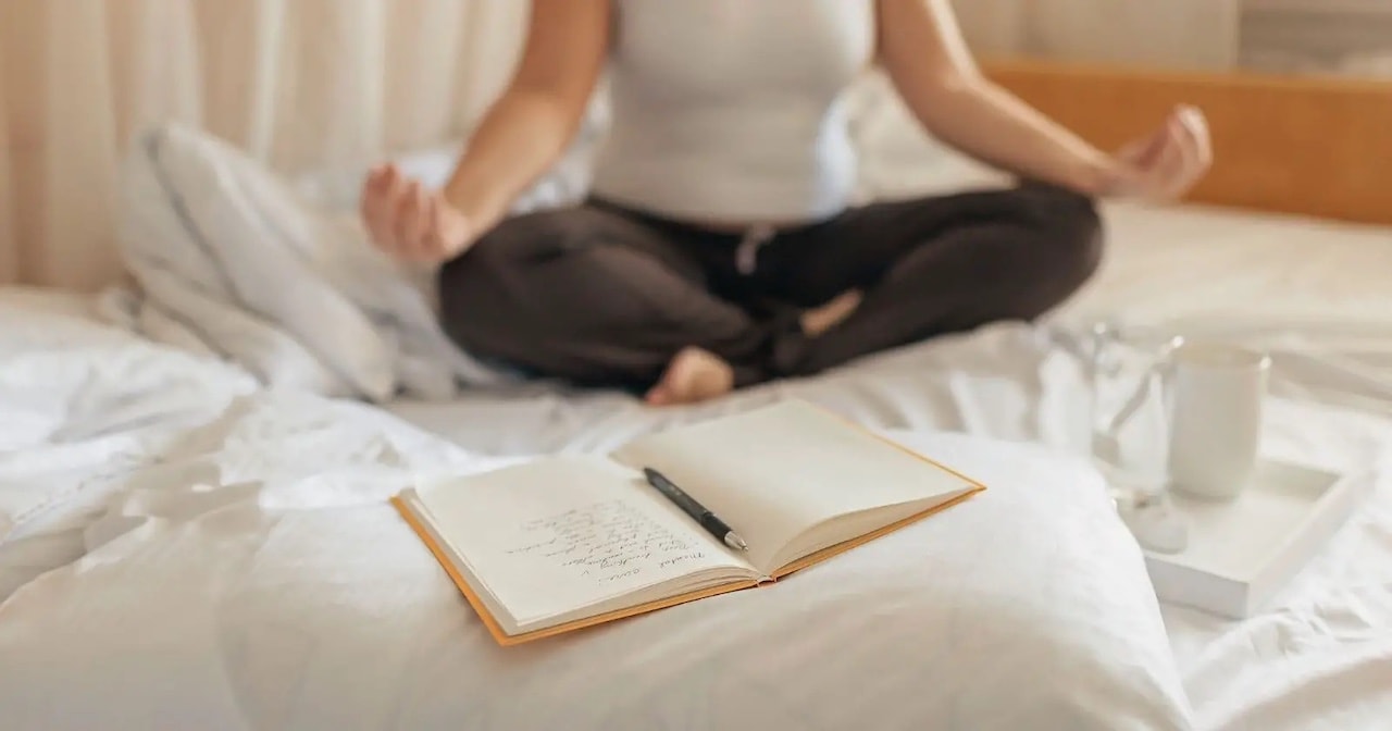 home-meditation-room-corner_journal