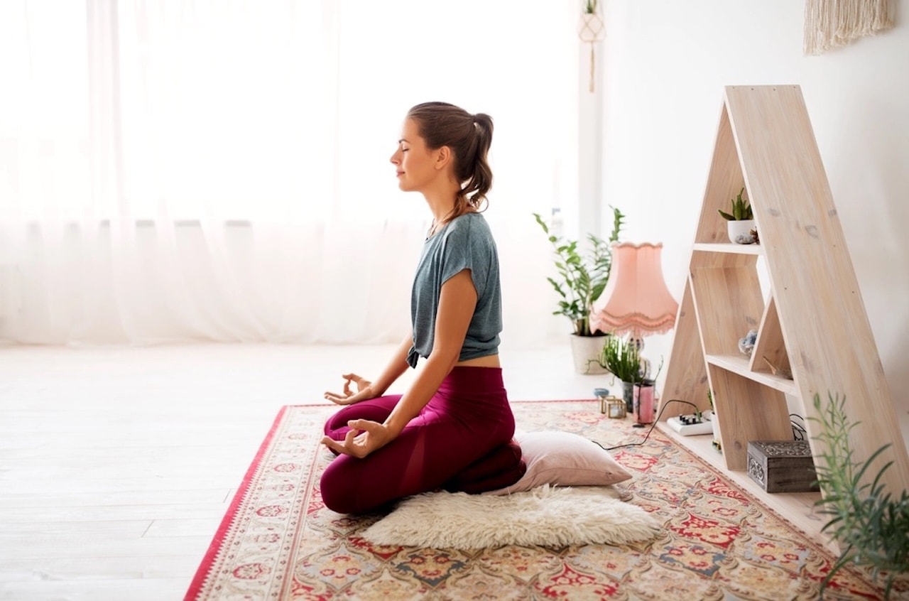 home-meditation-room-corner_woman-meditating