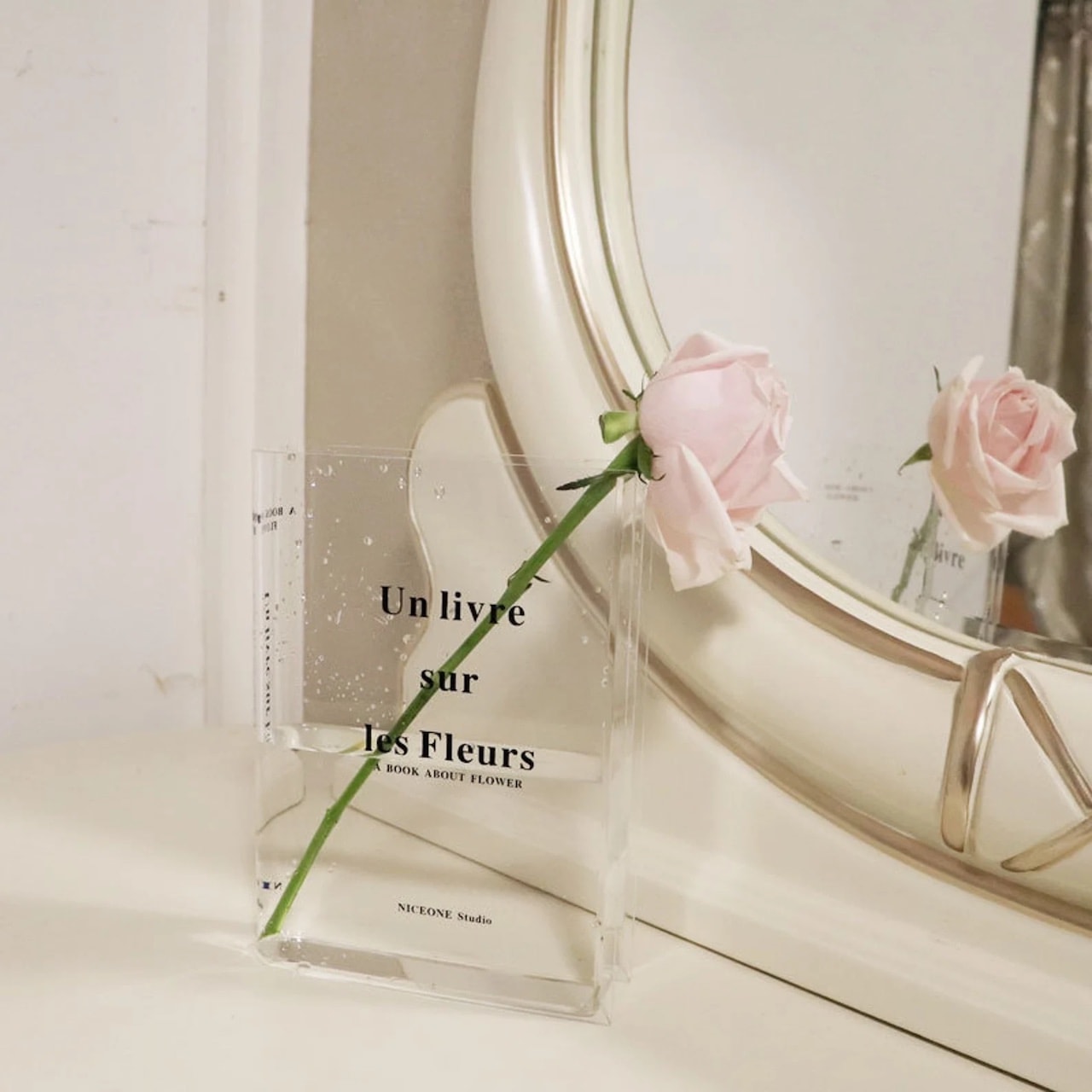 minimal-spring-mantel-decorating-ideas_clear-book-vase