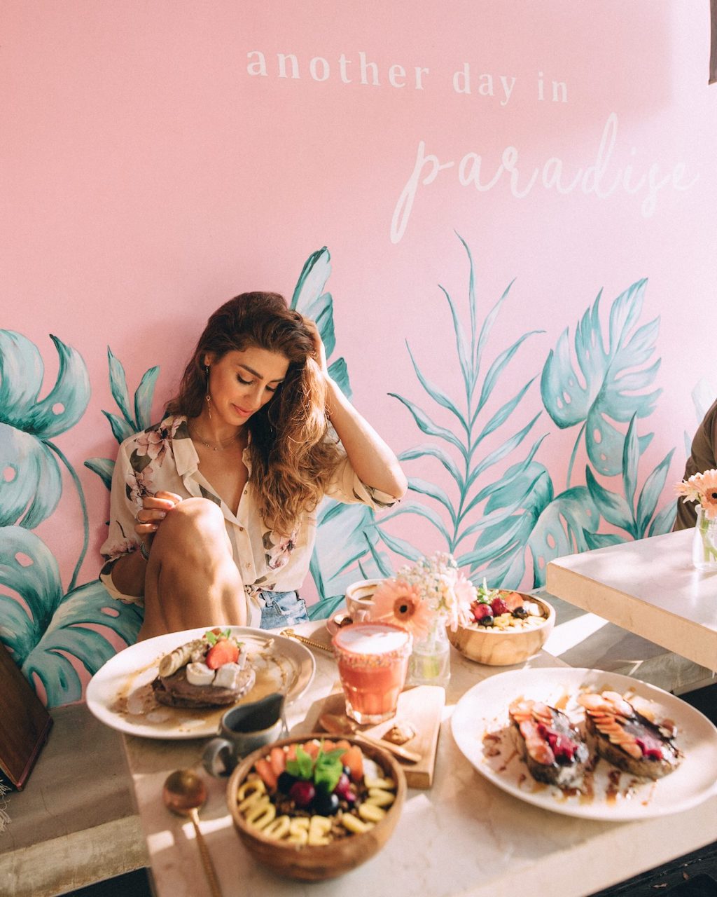 coffee shop decor ideas instagram mural influencer backdrop