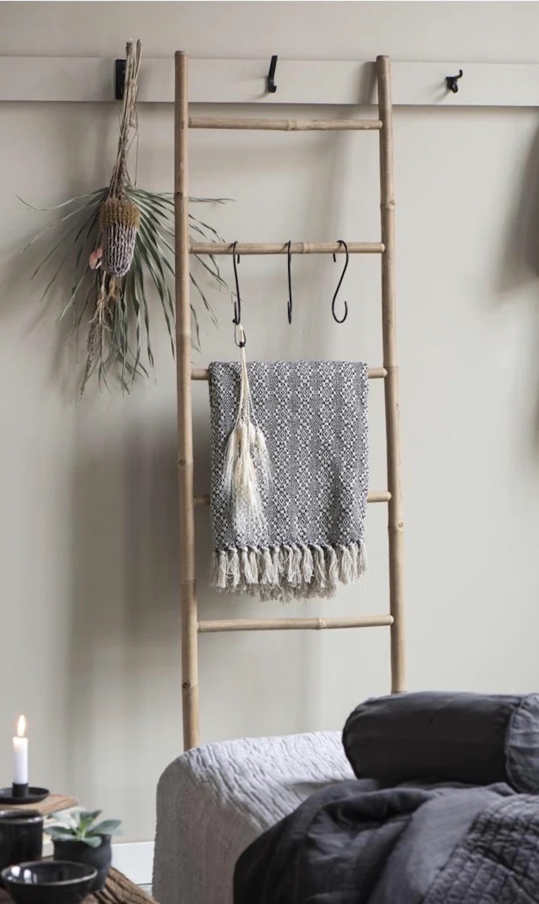DIY recycling projects upcycled home decor ladder blanket holder