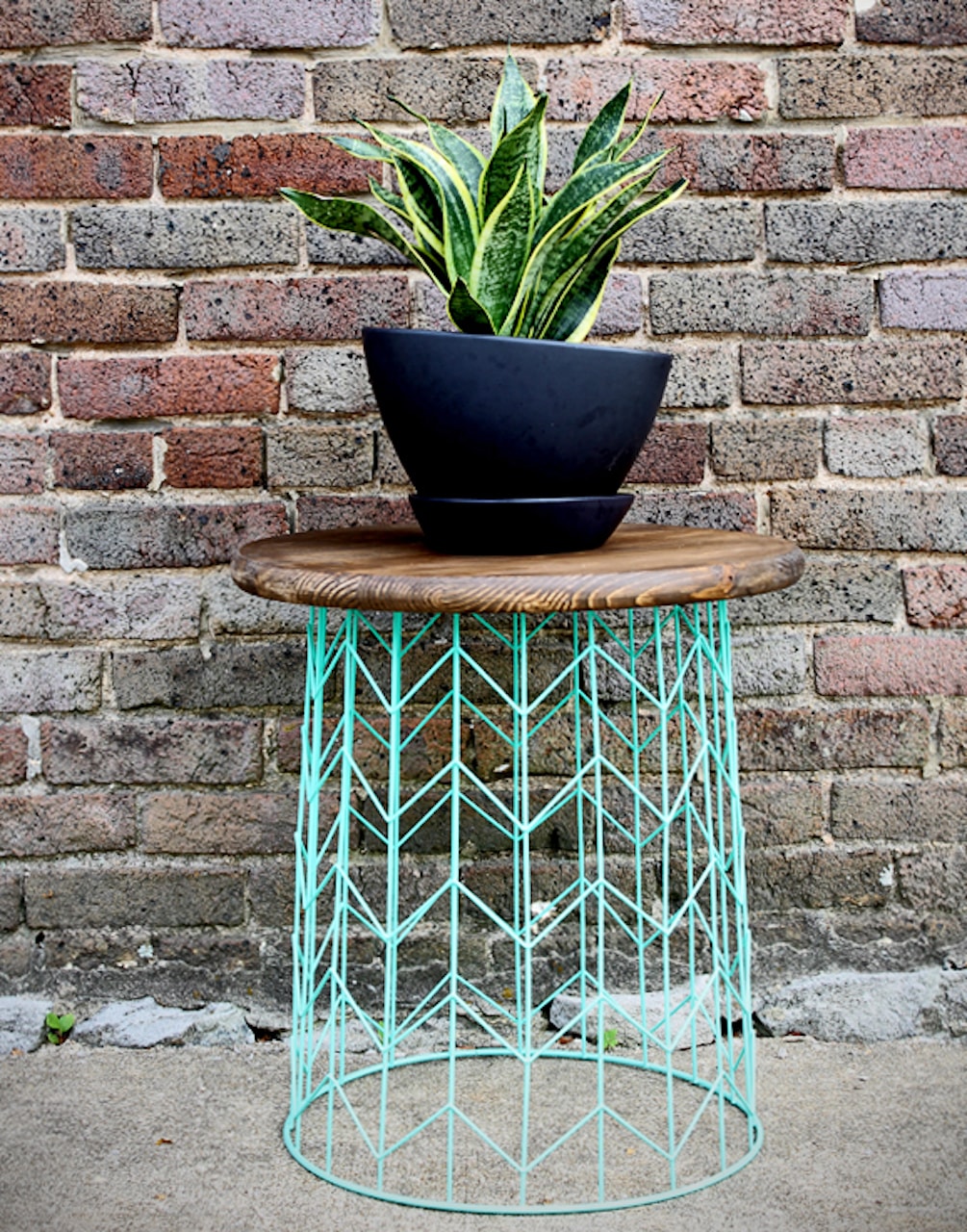 DIY recycling projects upcycled home decor wire basket table