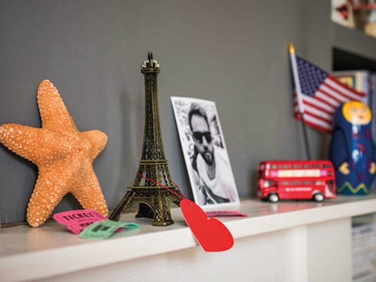 creative ways display travel souvenirs at home mantle trinkets
