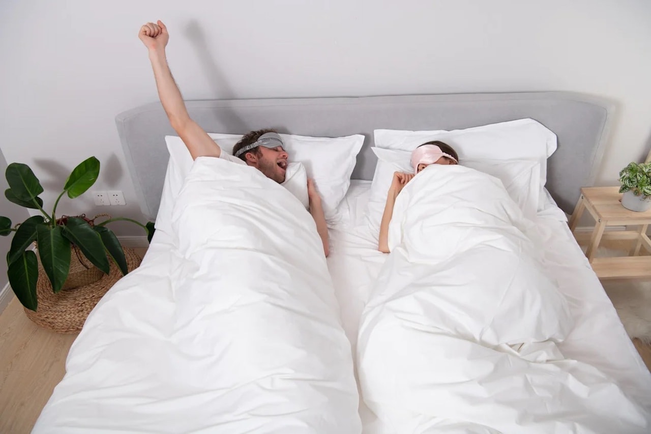 scandinavian sleeping method scandi sleep method happy couple better sleep